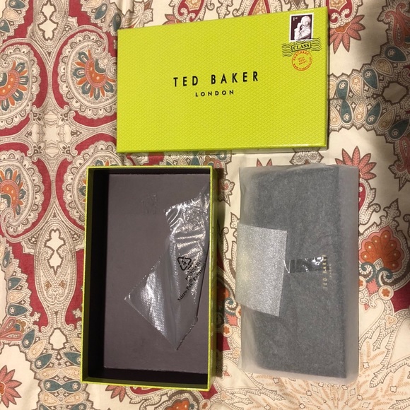 ❌SOLD❌ Ted Baker Crystal Leather Matinee Wallet - Picture 5 of 5